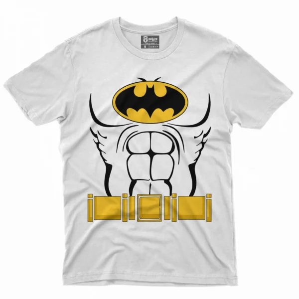 Camiseta Personalizada con estampado del torso de batman donde se simula el logo y la marcacion del torso