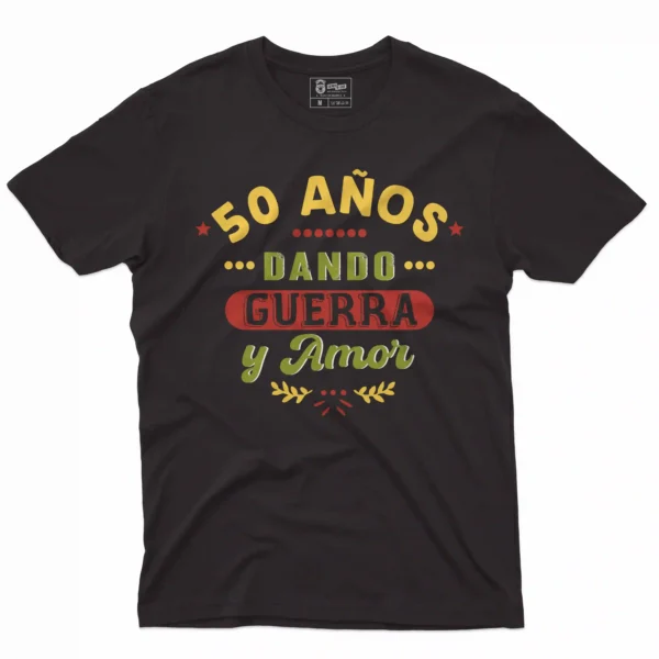 camiseta de cumpleaños con mensaje 50 años dando guerra