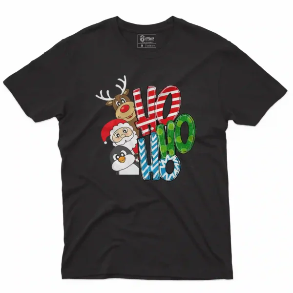 Camiseta de navidad con estampado en el frente de papa noel junto a un reno y pinguino navideño